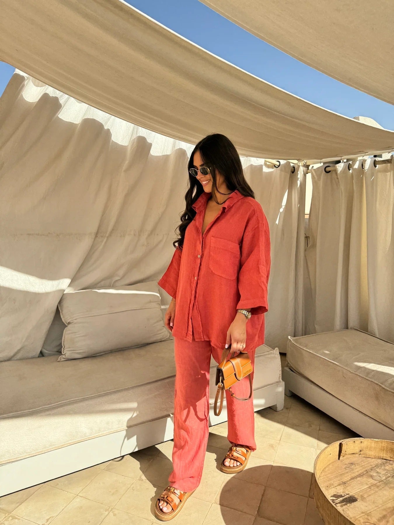 Selviane – Luchtige co-ord set met losvallende blouse en rechte broek  html Copy Edit