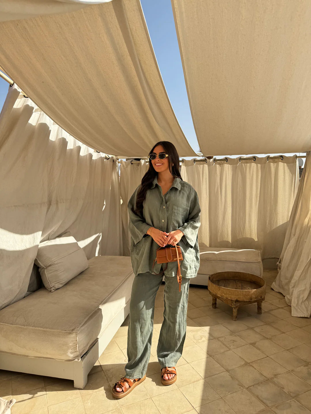 Selviane – Luchtige co-ord set met losvallende blouse en rechte broek  html Copy Edit