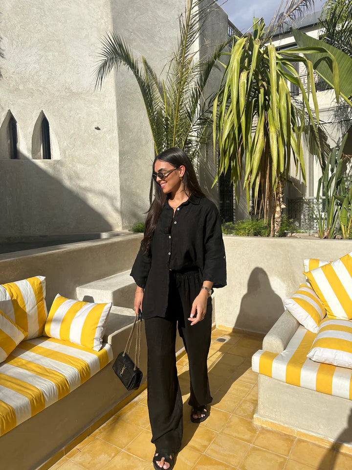 Selviane – Luchtige co-ord set met losvallende blouse en rechte broek  html Copy Edit