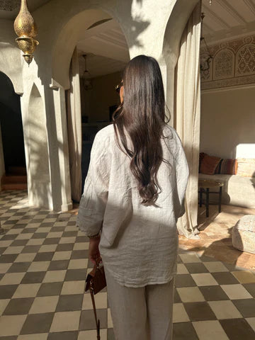 Selviane – Luchtige co-ord set met losvallende blouse en rechte broek  html Copy Edit