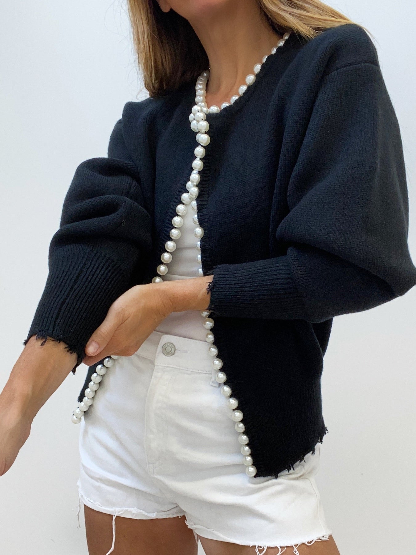 Elodie – Cardigan met Parelaccenten en Elegante Details