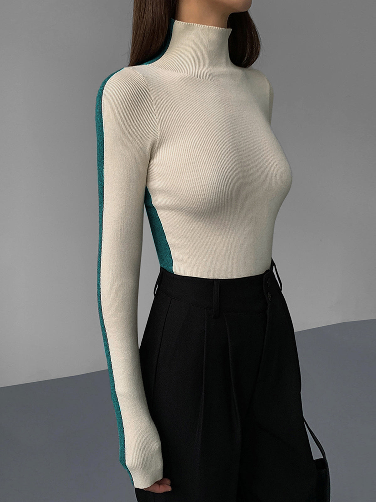 Noelle – Tweekleurige Gebreide Top met Regular Fit