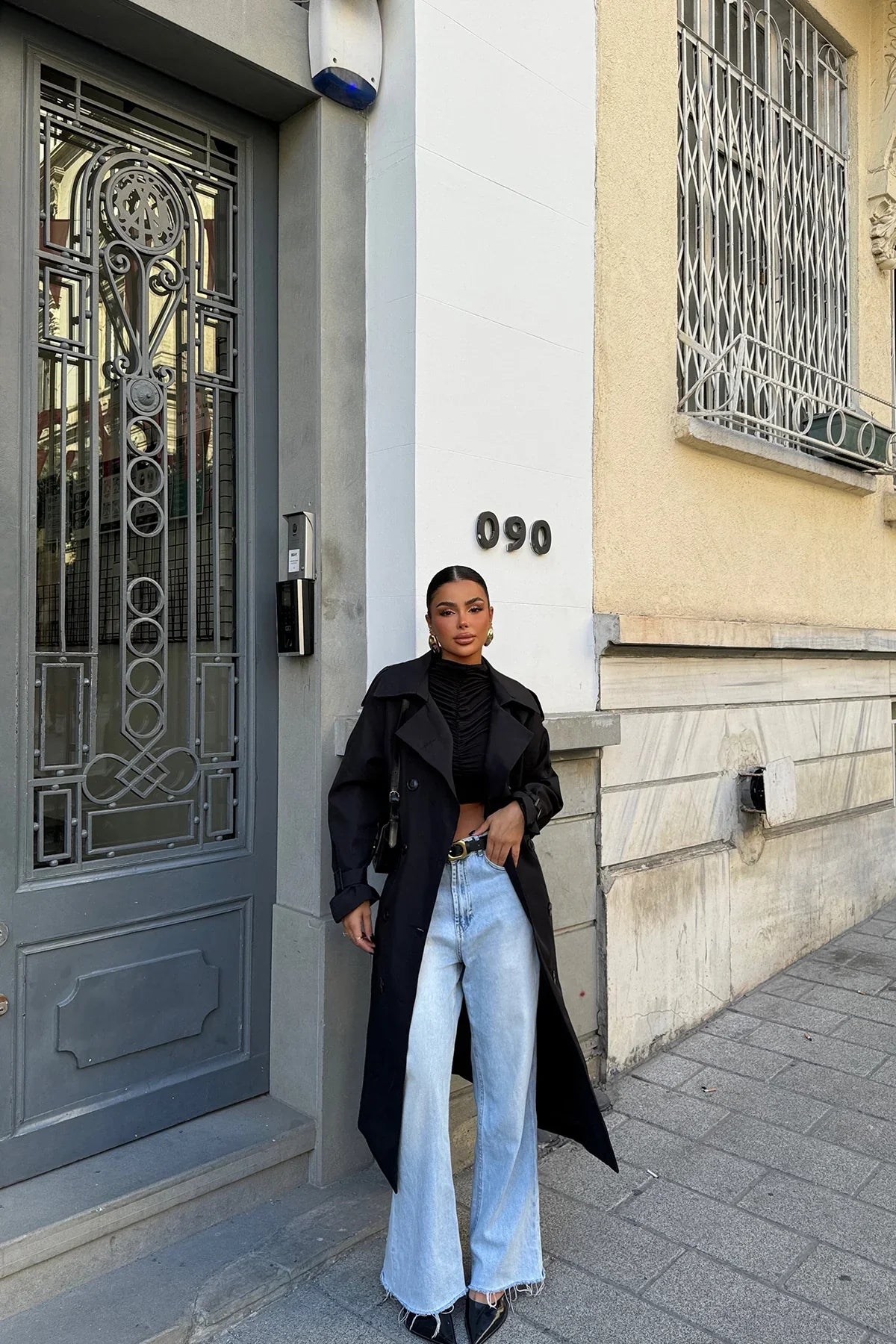 Amara Classic Trenchcoat – Tijdloze Elegantie voor het Koude Seizoen