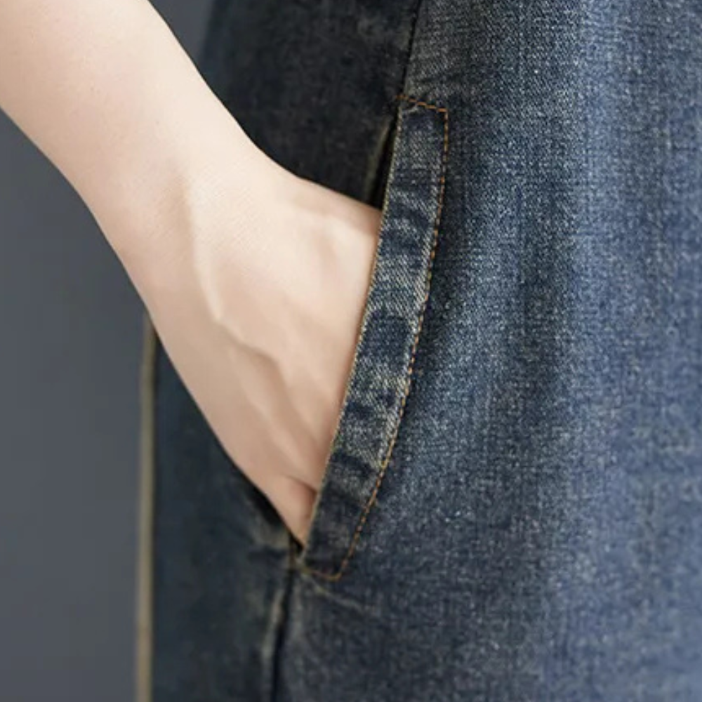 Agatia – Denim Jumpsuit met Verstelbare Banden en Tijdloze Flair