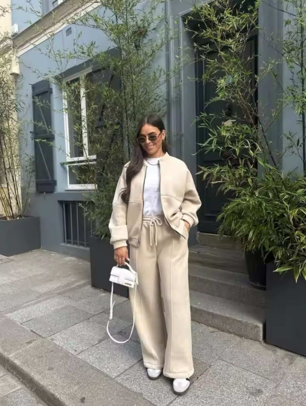 Corvessa – Dames trainingspak met comfortabele fit en minimalistische stijl