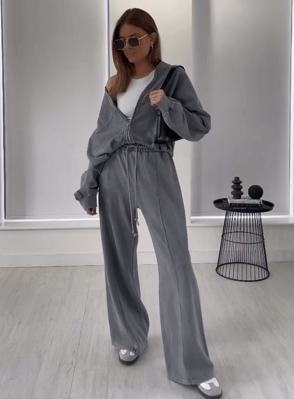 Corvessa – Dames trainingspak met comfortabele fit en minimalistische stijl