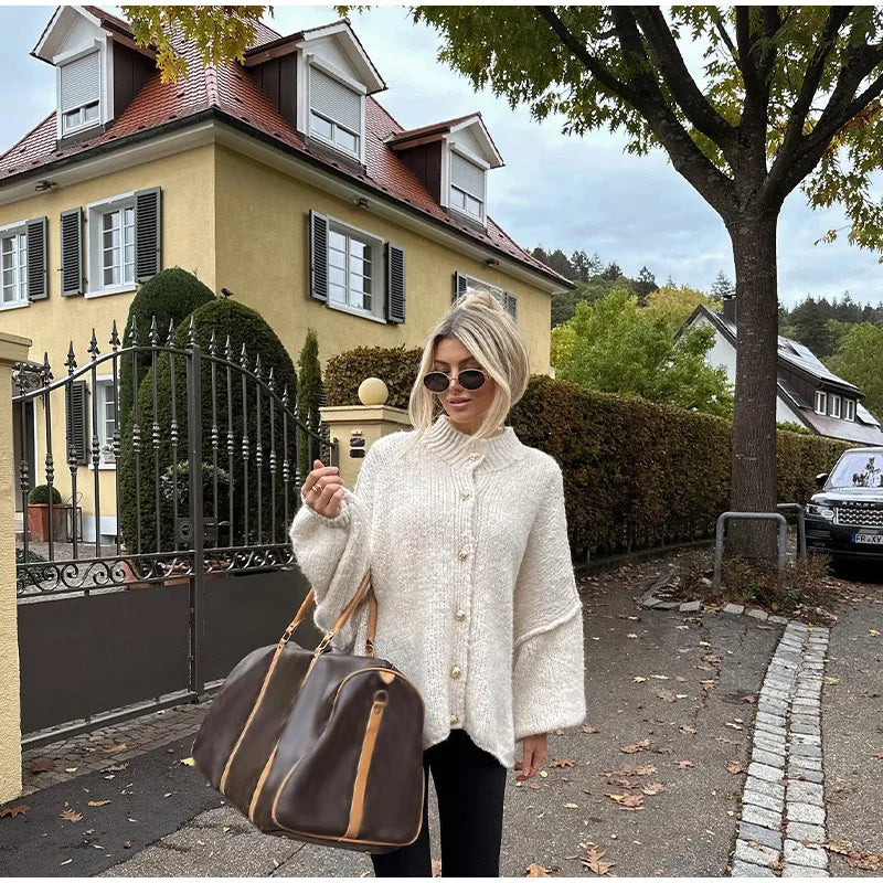 Fenoura – Oversized dames cardigan met luxe gouden details