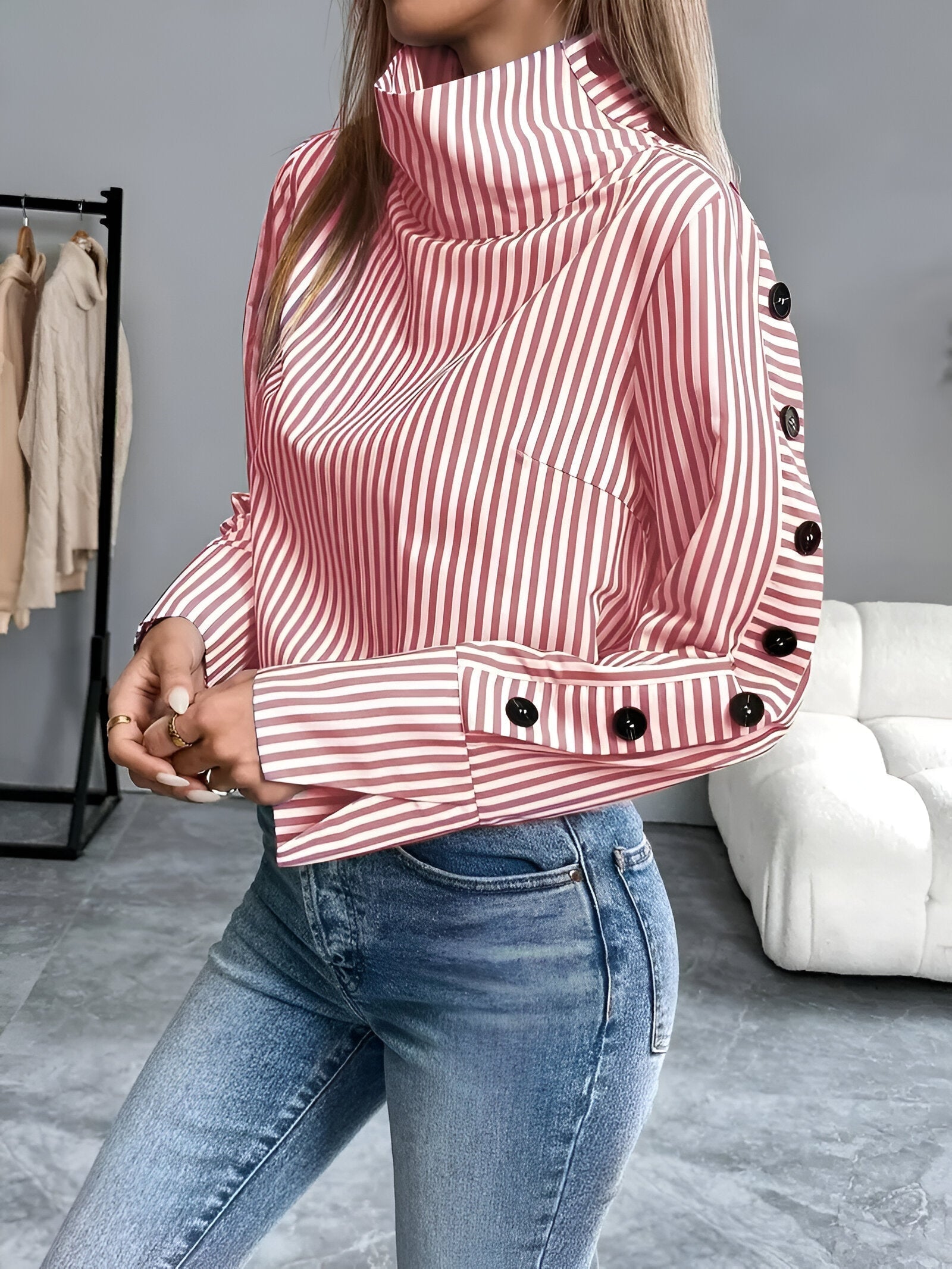 Isaline Striped Shirt – stijlvol overhemd met tijdloze strepen en elegante details