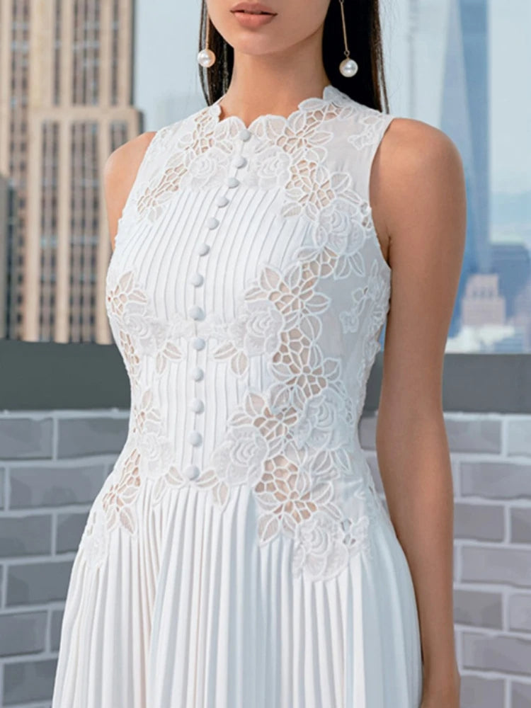 Auralène – Witte zomerjurk met gehaakte details en geplooide rok