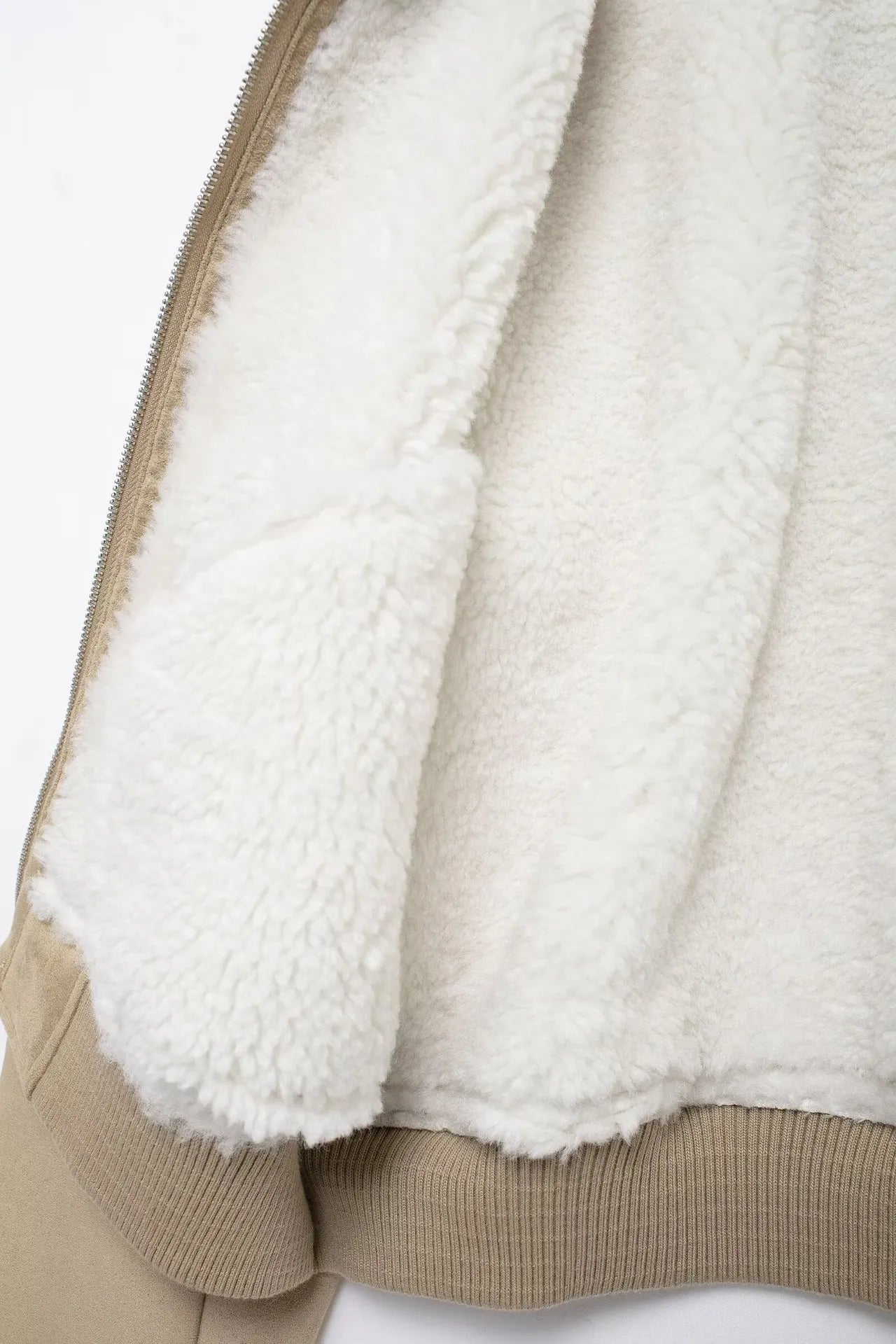 Corvella Jack – Beige Jack met Imitatiebontkraag en Verfijnde Afwerking