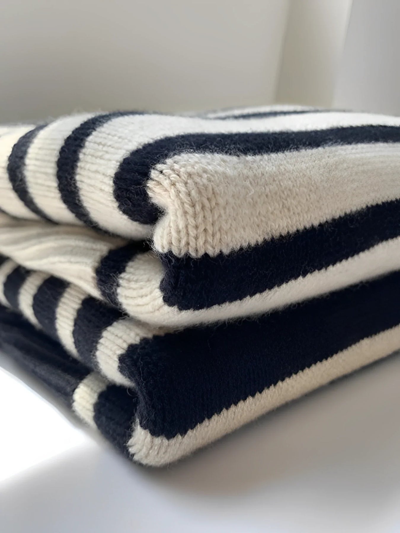 Soléna Oversized Turtleneck – katoenen damescoltrui met gestreept patroon en relaxte pasvorm