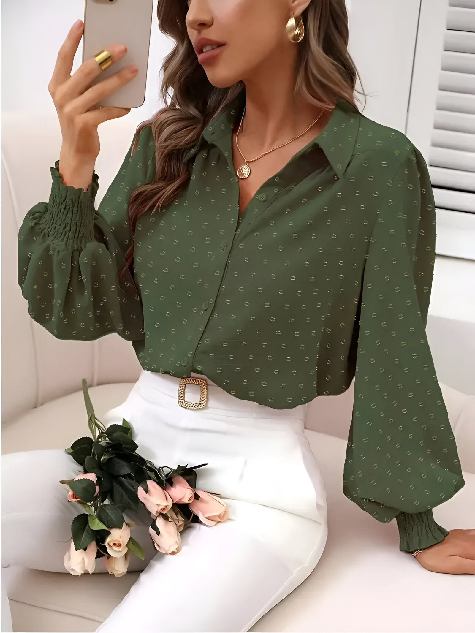 Cléonie Swiss Dot Blouse – elegante blouse met lantaarnmouwen en verfijnde textuur