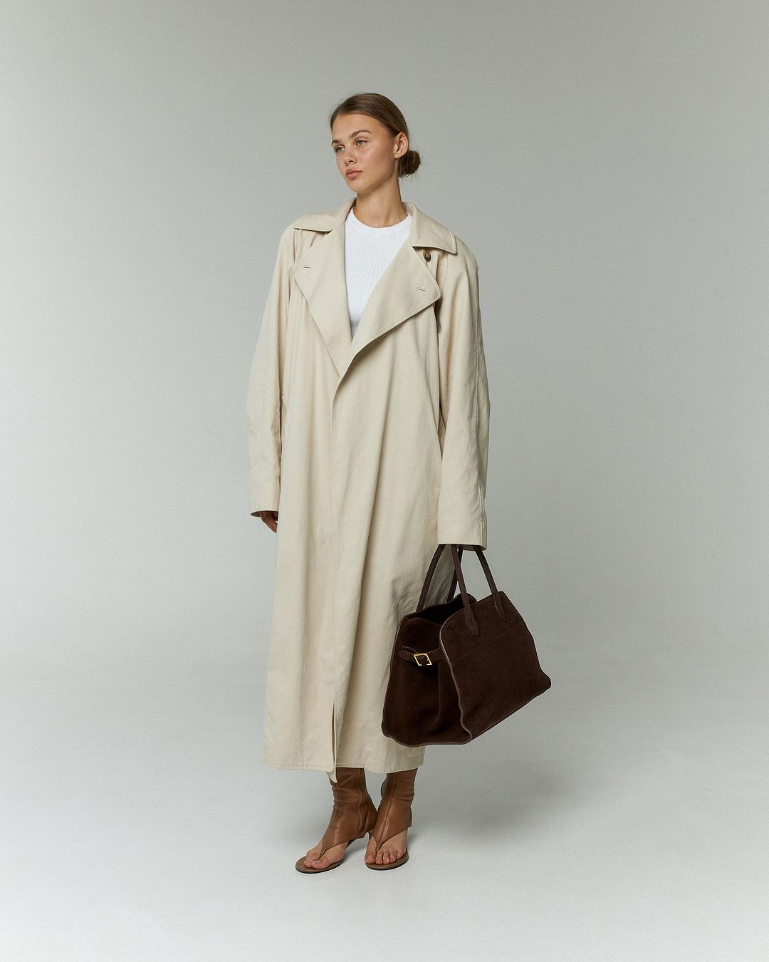 Seraphine – Luxe Suède Tote met Gouden Details, Elegant & Functioneel