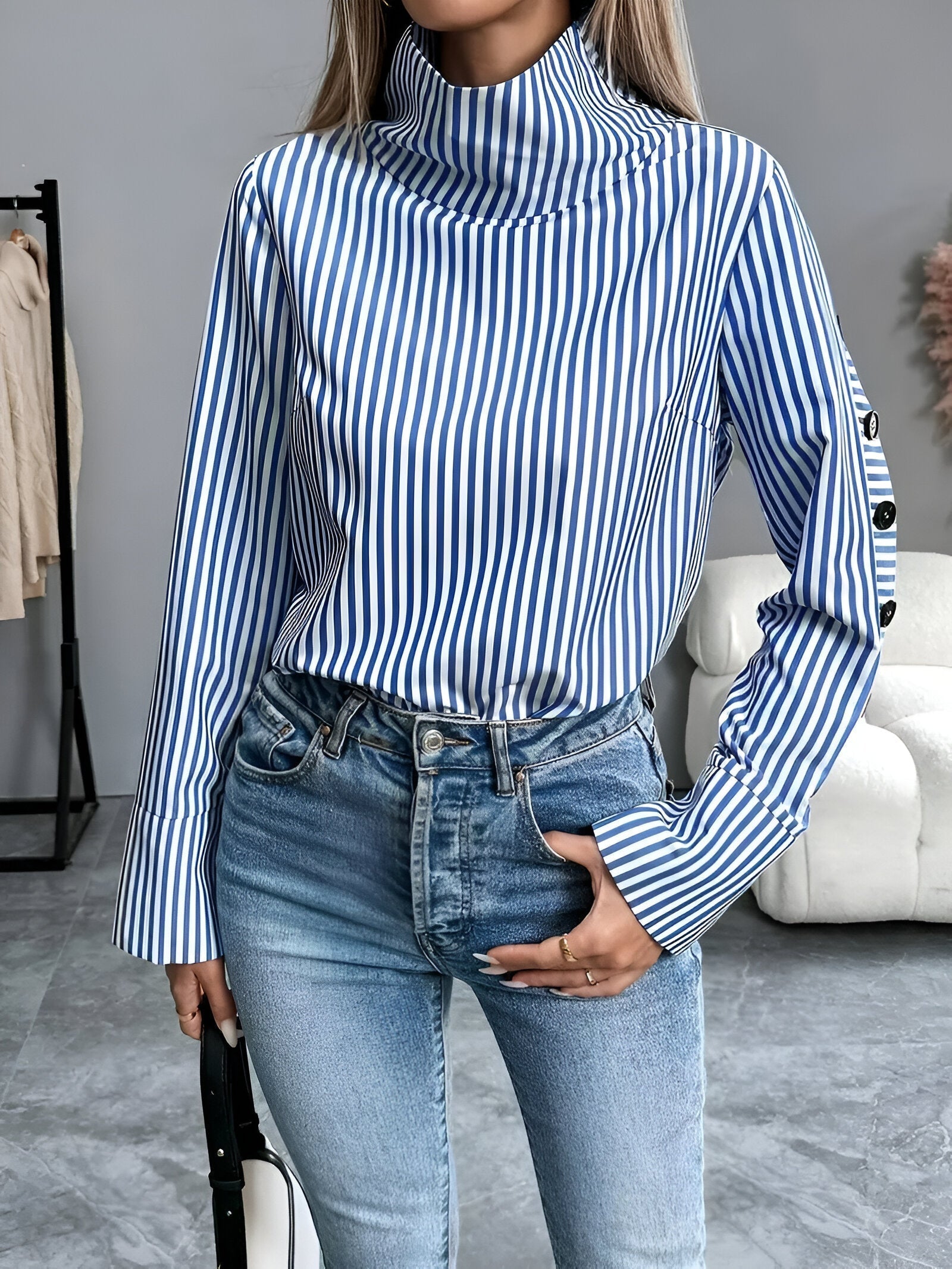 Isaline Striped Shirt – stijlvol overhemd met tijdloze strepen en elegante details