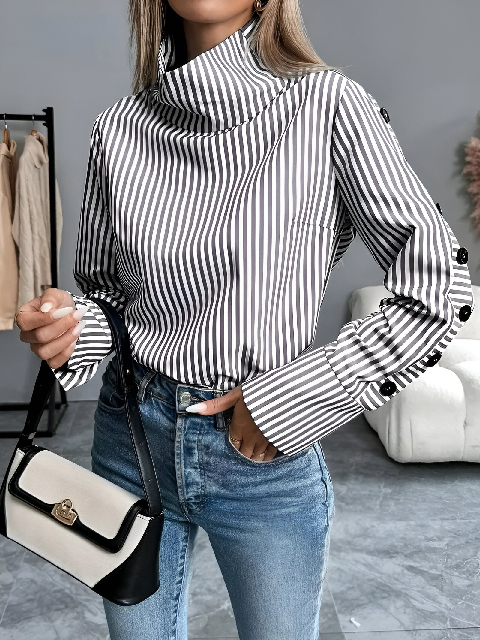 Isaline Striped Shirt – stijlvol overhemd met tijdloze strepen en elegante details