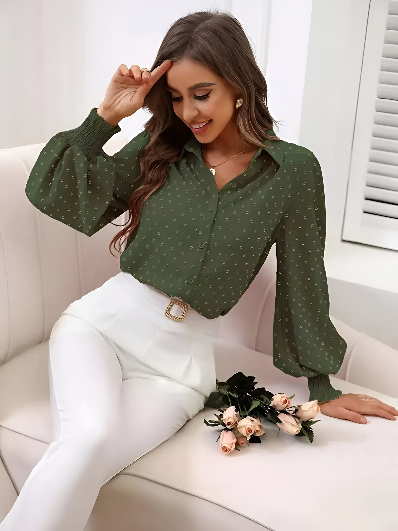 Cléonie Swiss Dot Blouse – elegante blouse met lantaarnmouwen en verfijnde textuur