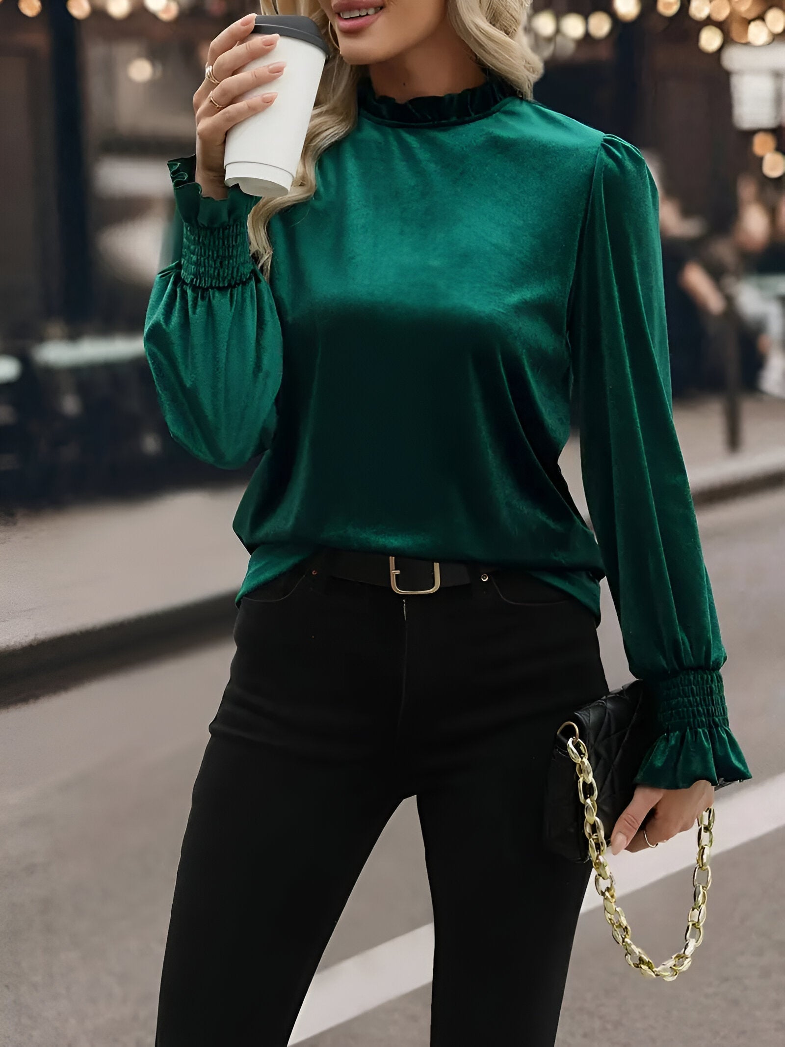 Élodine Velvet Blouse – luxe fluwelen blouse met ruches en opstaande kraag