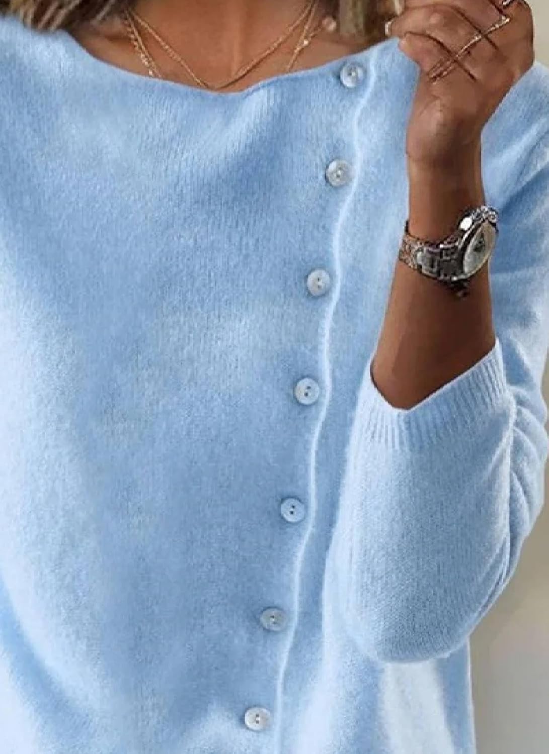 Amara – Gebreide Herfsttrui met Elegante Knopen en Tijdloze Warmte