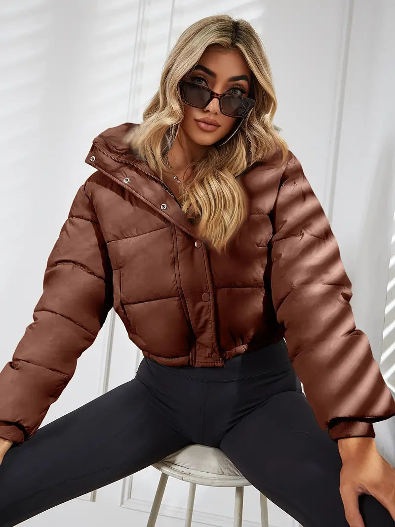 Amara Cropped Puffer Jacket – Warmte en Stijl in Perfect Evenwicht