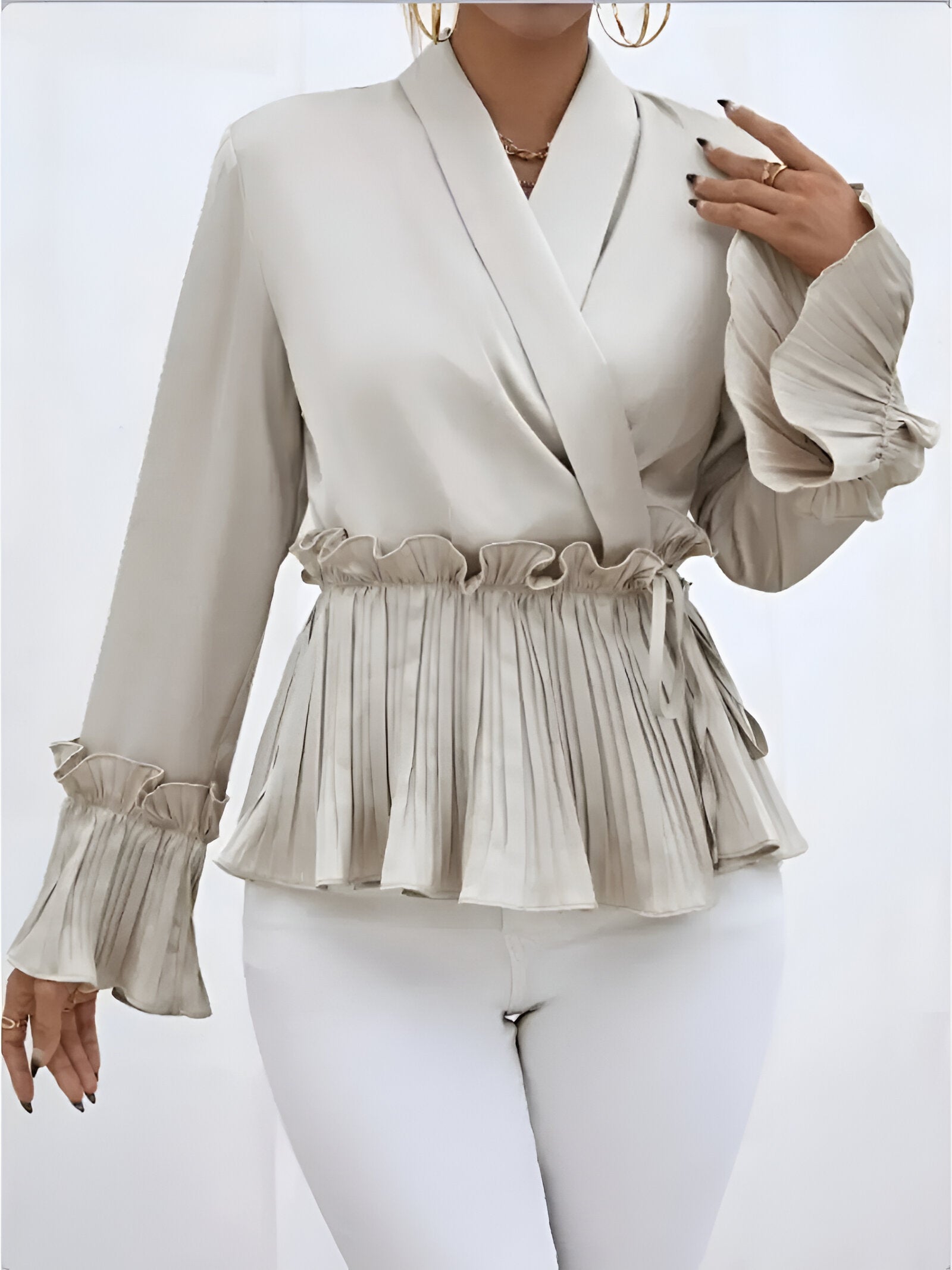 Marivelle Pleated Blouse – elegante blouse met V-hals, plooien en strikceintuur