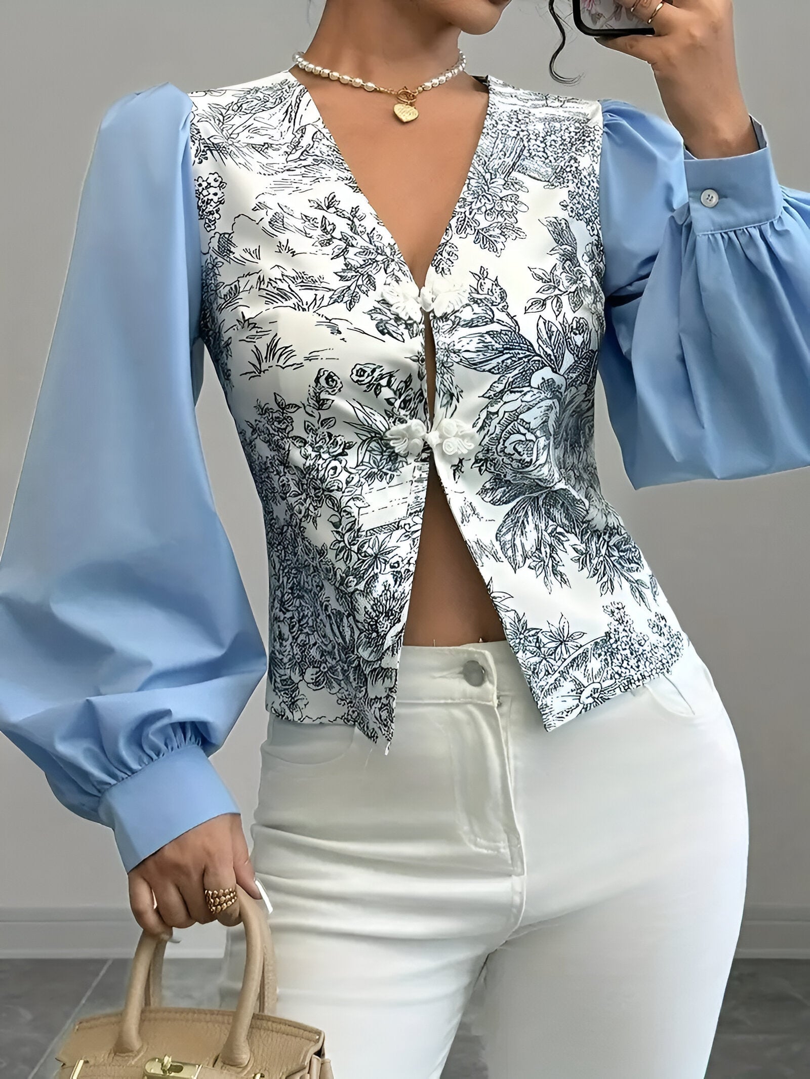 Florine Bloom Blouse – elegante bloemenprint blouse met V-hals en lantaarnmouwen