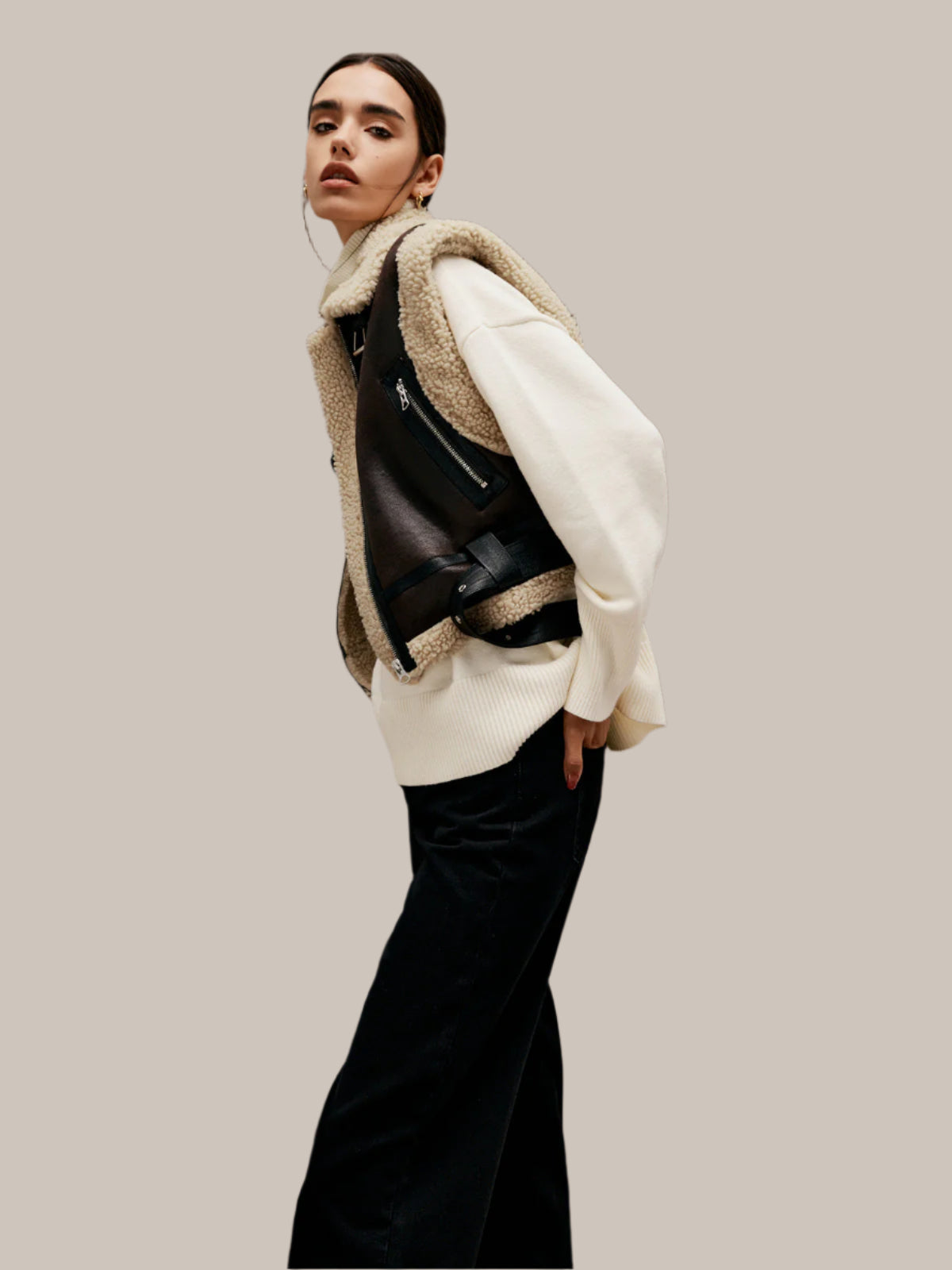 Soraya Bodywarmer – Donkerbruine Leren Bodywarmer met Crèmekleurige Bontaccenten