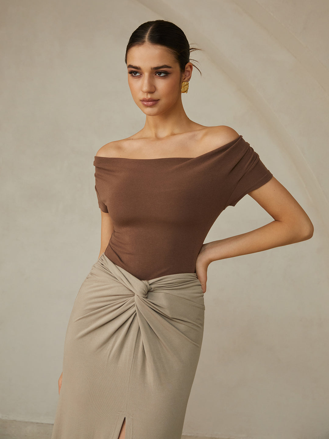 Serel Off-Shoulder Top – Tijdloze Verfijning met een Moderne Twist