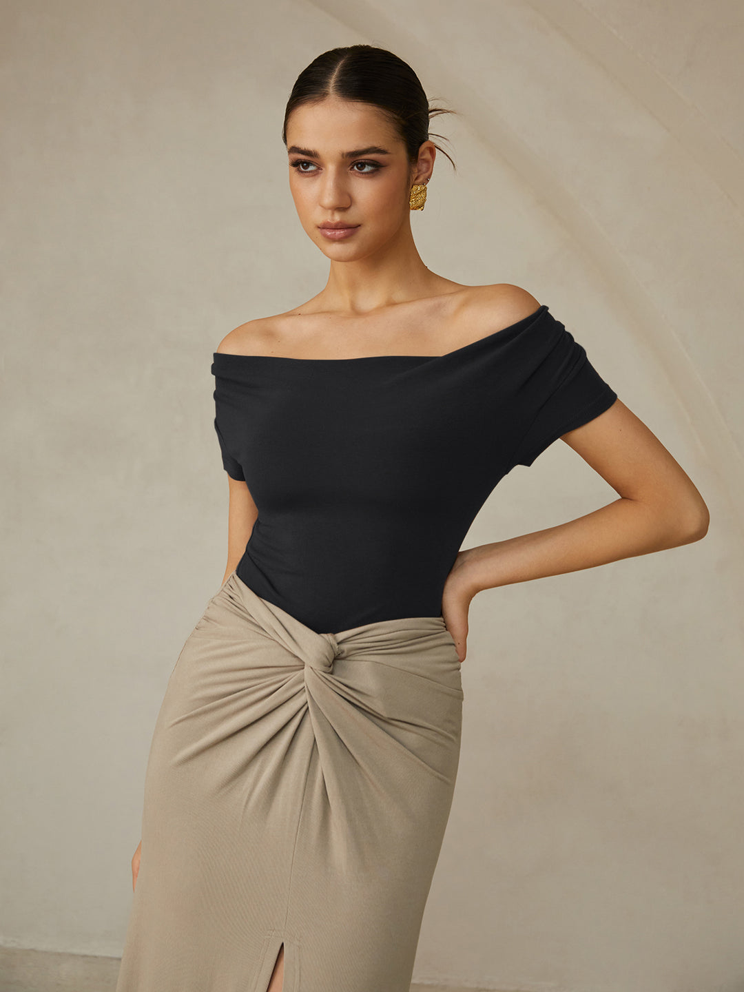 Serel Off-Shoulder Top – Tijdloze Verfijning met een Moderne Twist