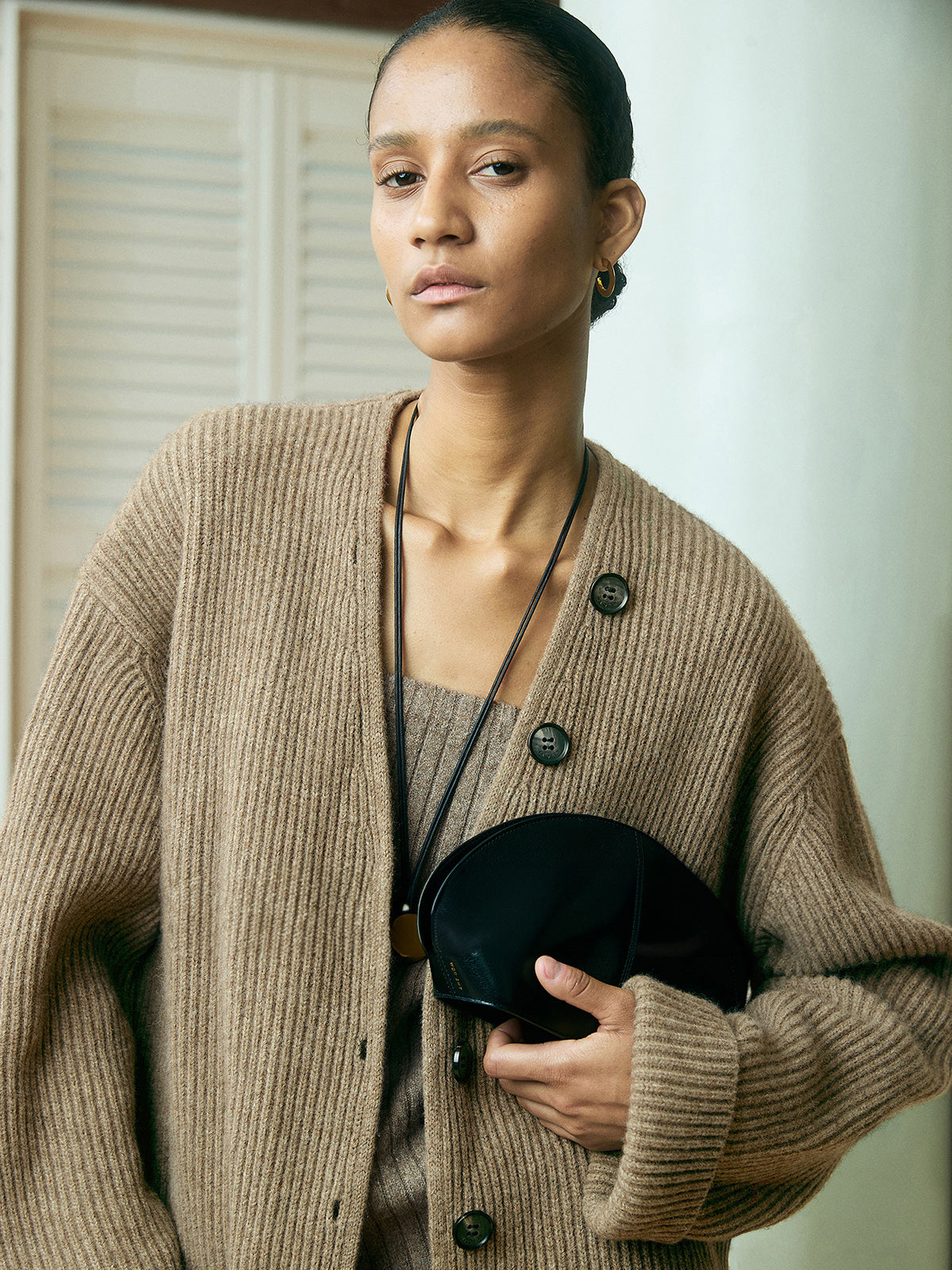 Rianne Ribgebreide Cardigan – Comfort en Stijl in één Tijdloos Ontwerp