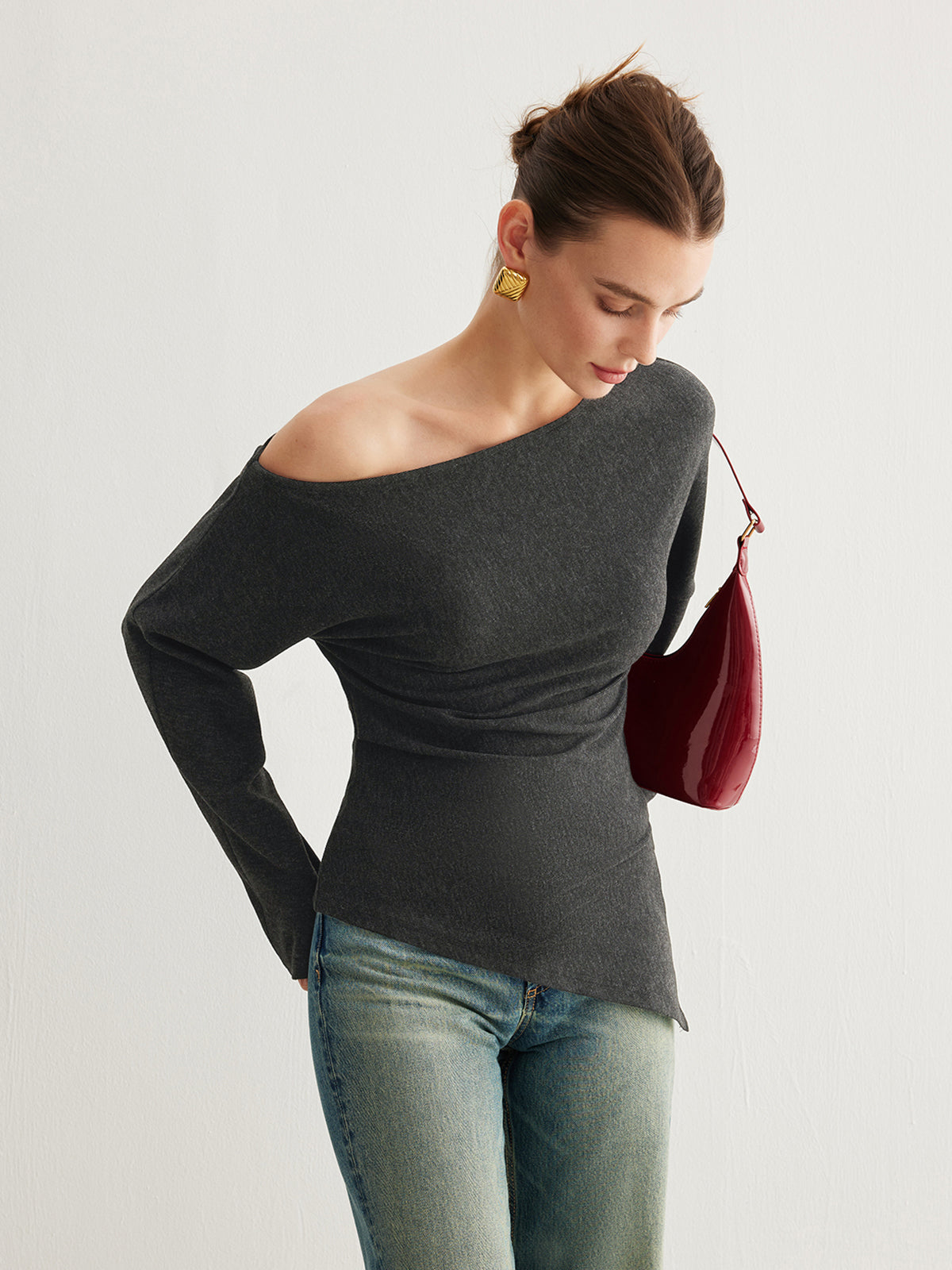 Elara Asymmetric Rib Top – Verfijnde Eenvoud met een Moderne Twist