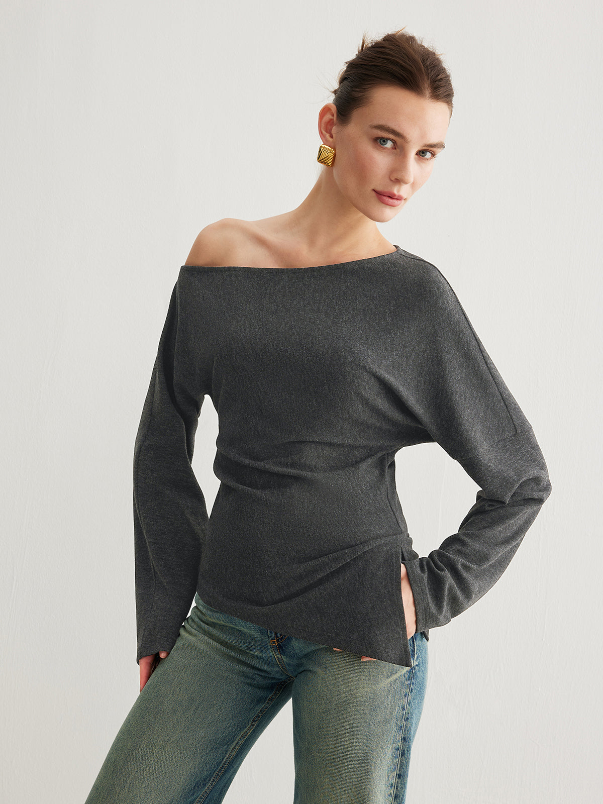 Elara Asymmetric Rib Top – Verfijnde Eenvoud met een Moderne Twist