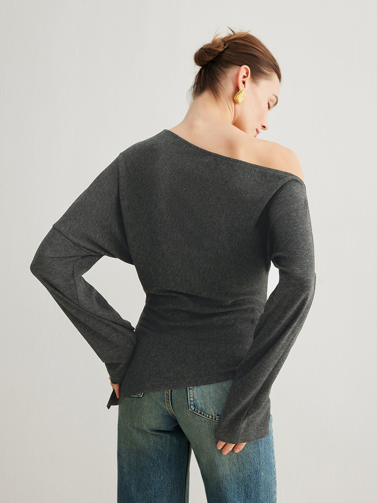 Elara Asymmetric Rib Top – Verfijnde Eenvoud met een Moderne Twist