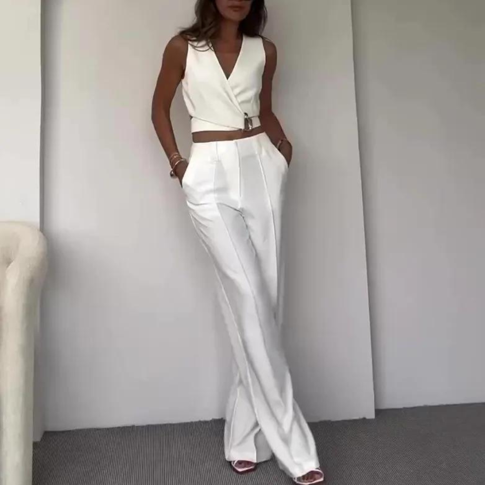 Aleyora – Tweedelig damespak met verfijnde pasvorm en moderne elegantie