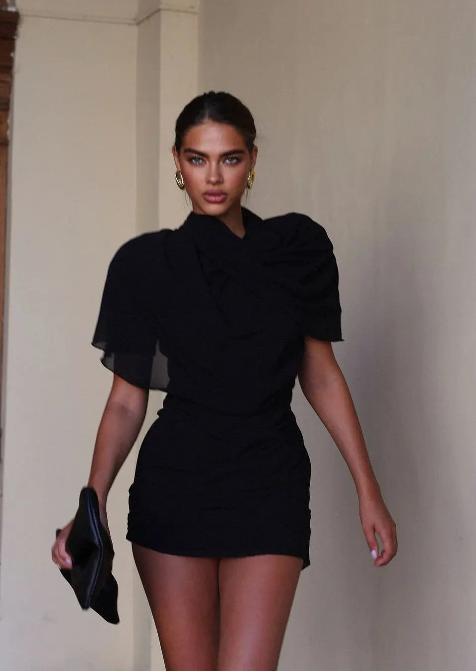 Arlisse Zwart Carmenkleed voor Meisjes – Tijdloos, Elegant en Betoverend