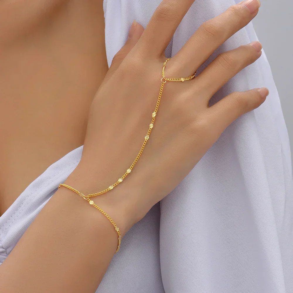 Aurelia Hand Chain – Verfijnde Elegantielijn in Goud