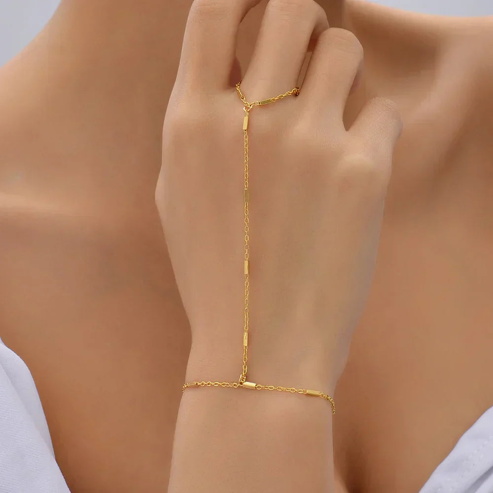 Aurelia Hand Chain – Verfijnde Elegantielijn in Goud