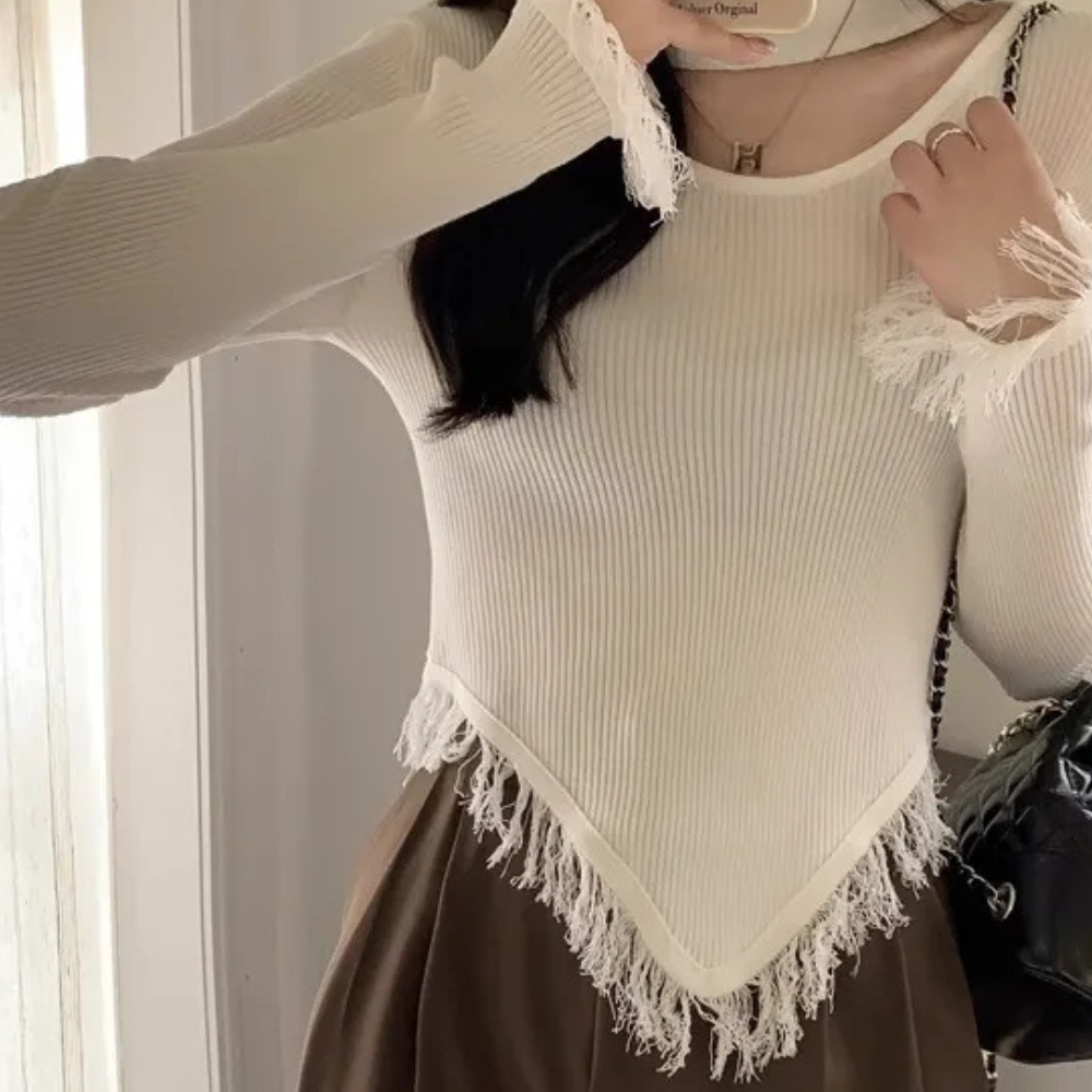 Norellia – Veelzijdige damestrui met speels kwastjesdetail