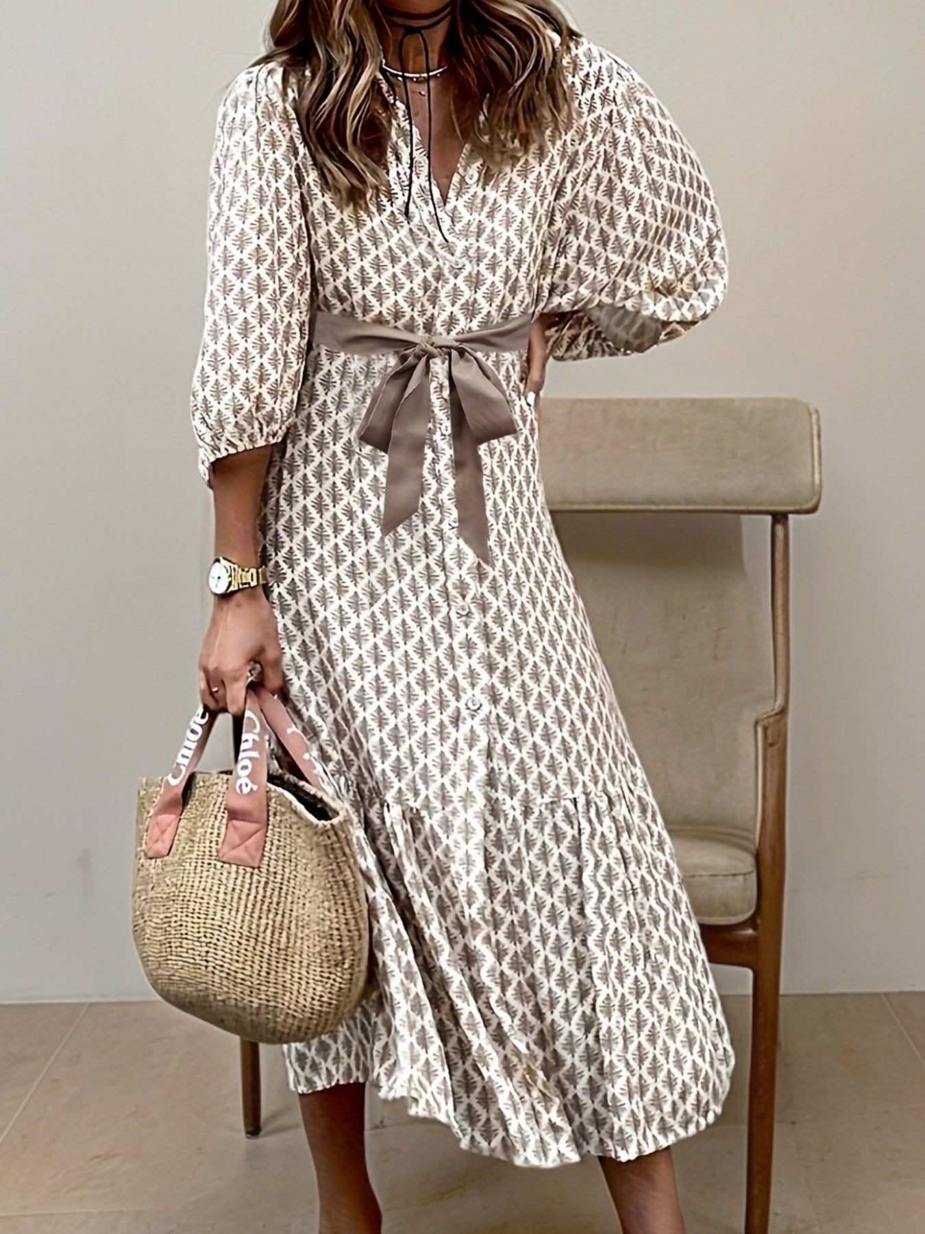 Marisella - Elegante Doorknoopjurk met Strikdetail voor een Chic en Tijdloos Uiterlijk