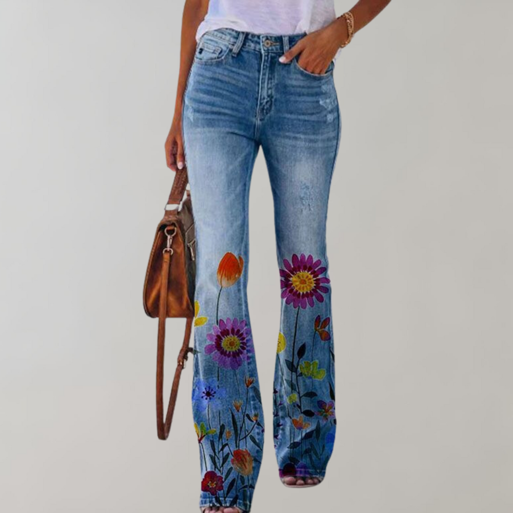 Rivka Flare – Trendy flare broek met levendige prints en comfy fit