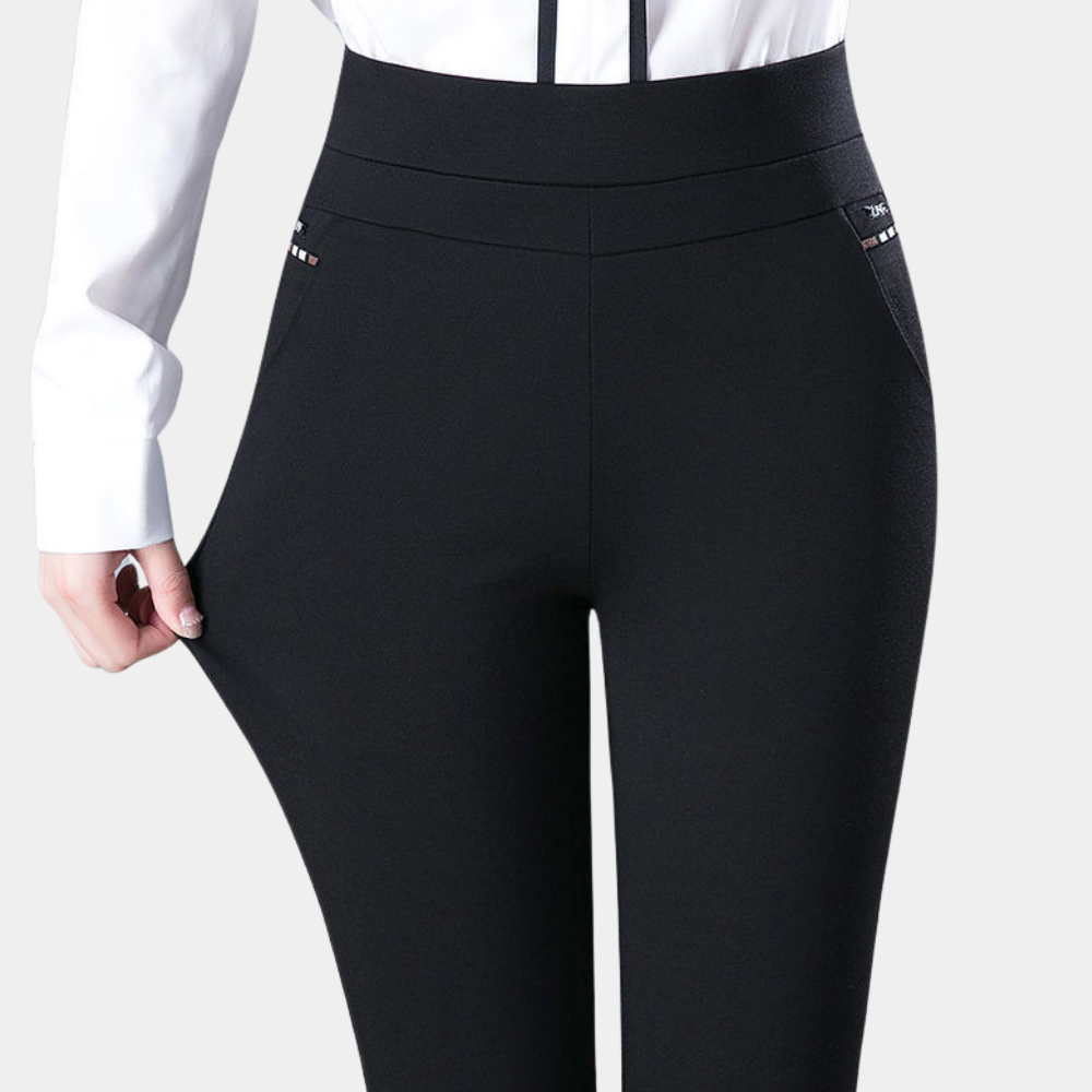 Vivienne Stretch – Zwarte high-waist broek met flatterende pasvorm