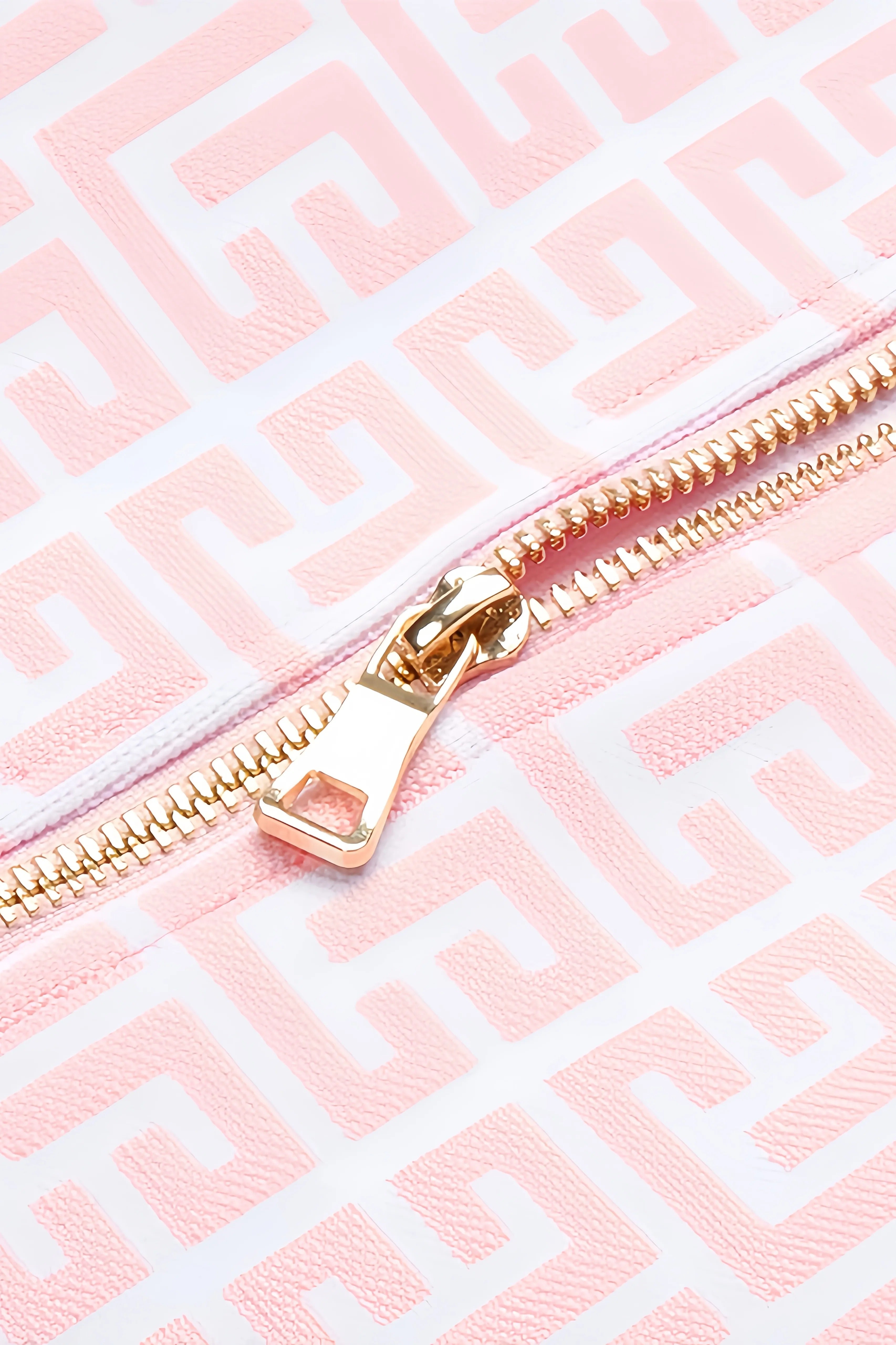 Serelina Lichtroze Jurk – Nauwsluitend Design met Subtiel Grafisch Patroon