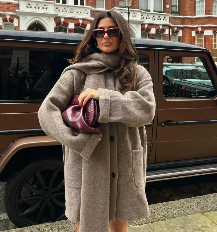 Fiora – Wool Coat met Luxe Sjaal en Tijdloze Elegantie