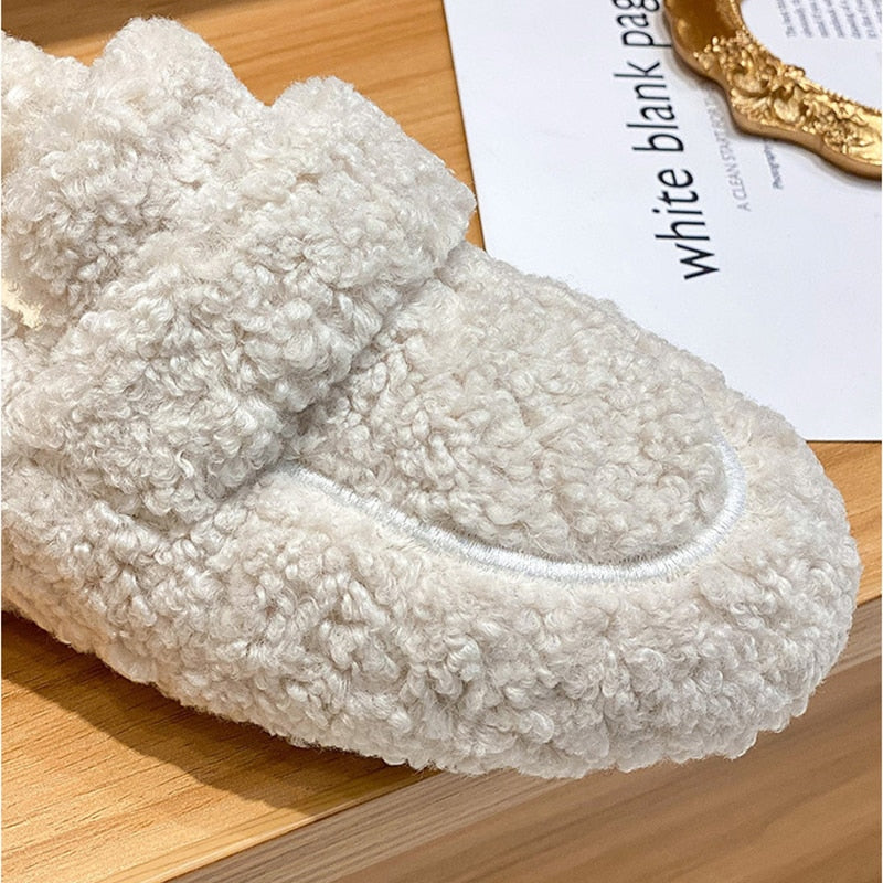 Liora Plush Slippers – Warmte, Zachtheid en Stijl in Één