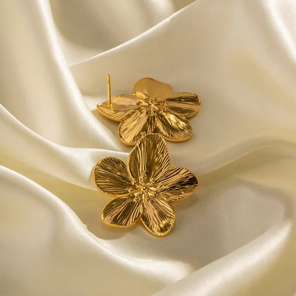 Isolde - Elegante Vintage Gouden Bloem Oorbellen voor een Tijdloze Look