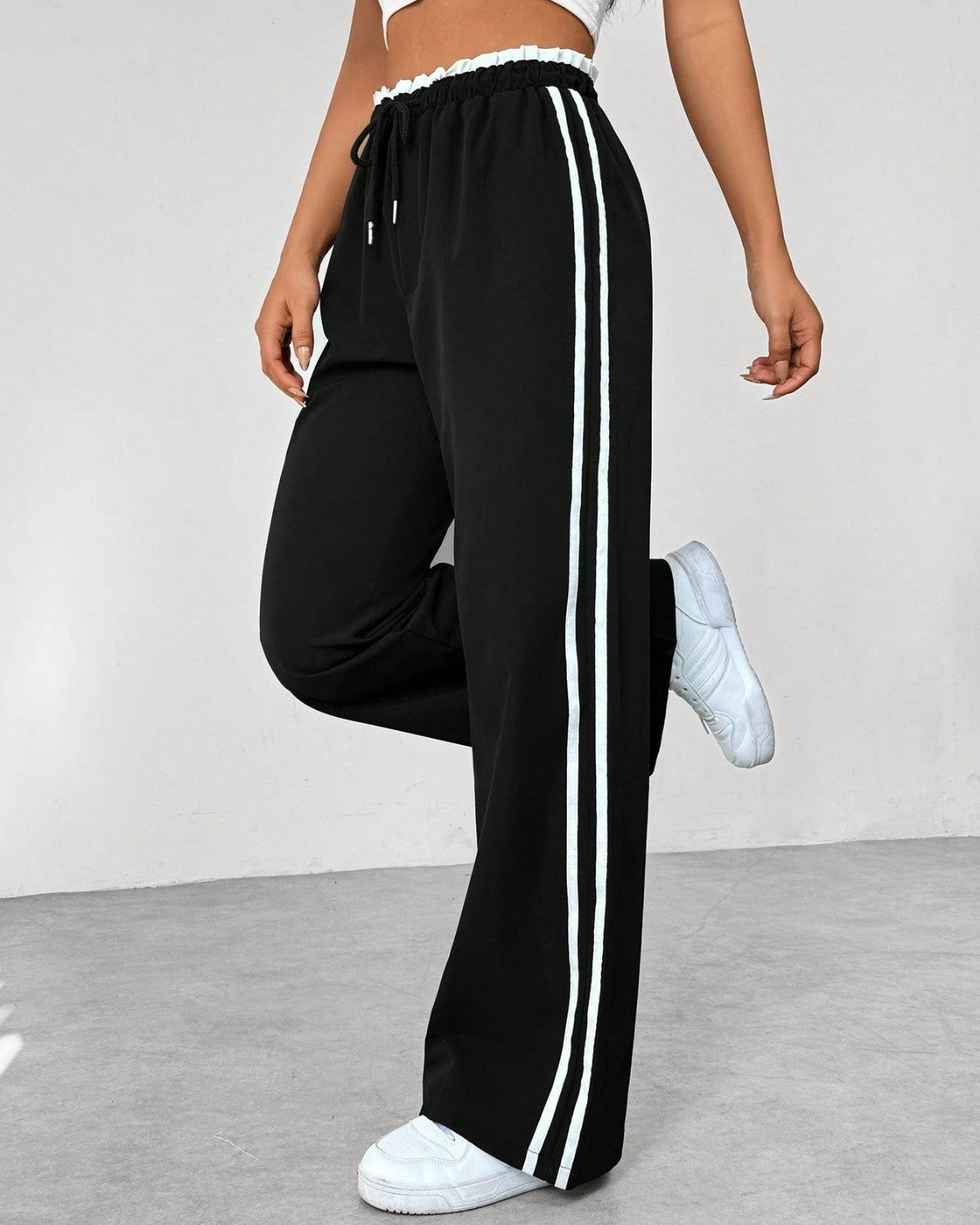 Zephyra – Wijde Broek met Sportieve Strepen en Elegante Pasvorm