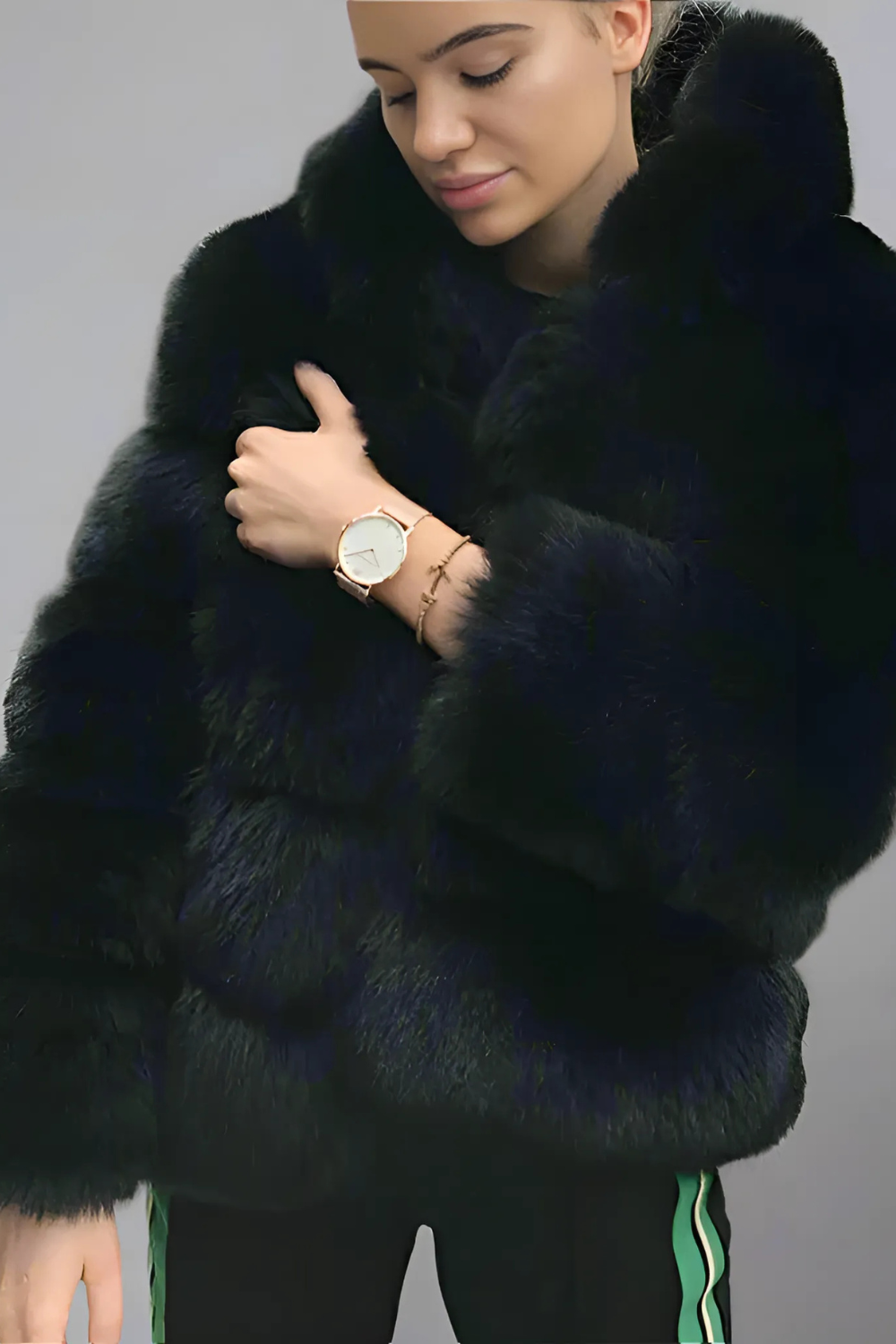 Serelise Pelsjack met Capuchon – Luxe Warmte & Tijdloze Elegantie