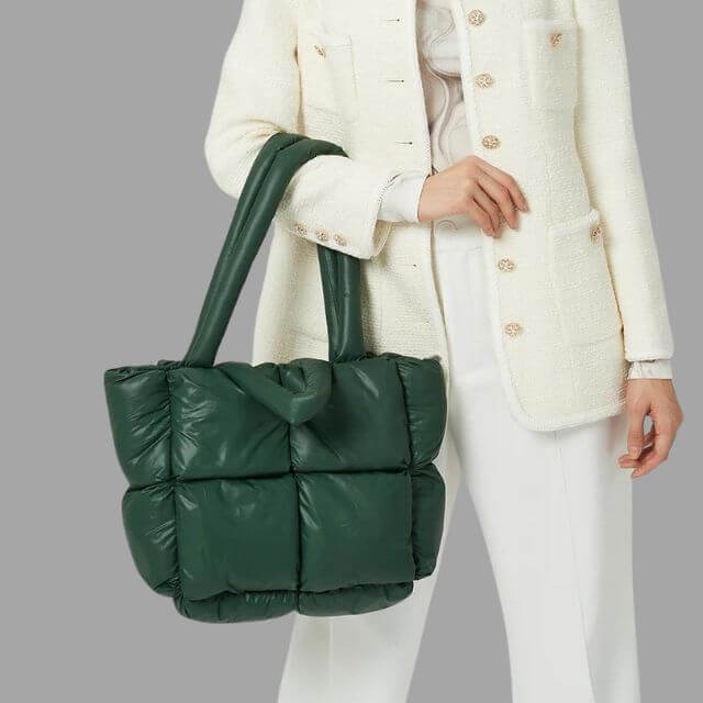 Aurelia Metallic Puffer Draagtas met Ruches – Stijlvol & Ruim