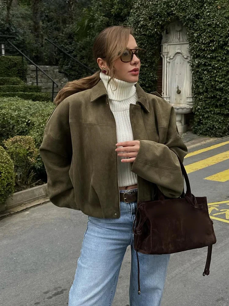 Ysolde – Suede Look Jas met Tijdloze Elegantie