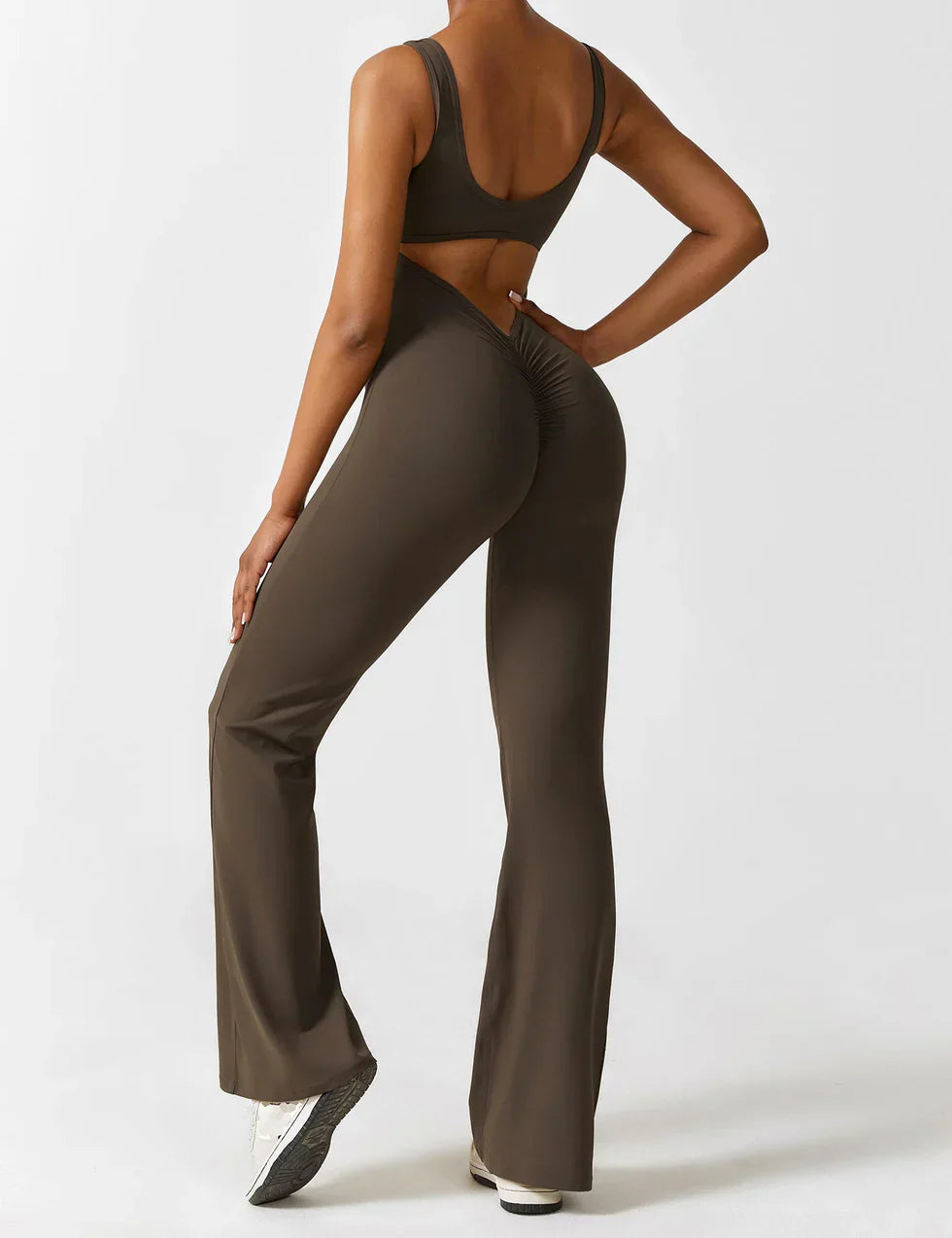Elenaya – Flared shaping jumpsuit met diepe V-rug