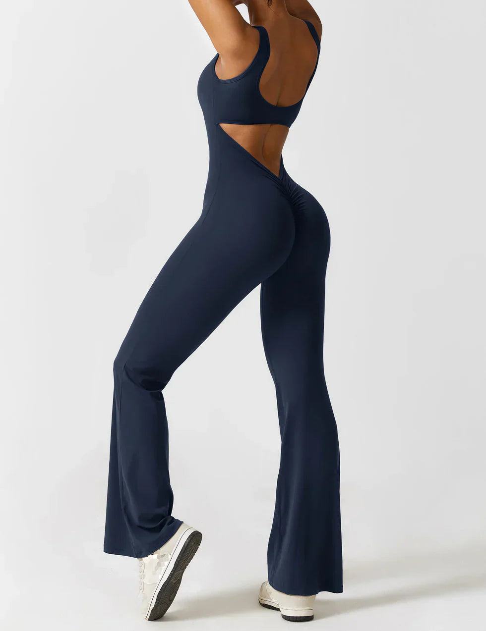 Elenaya – Flared shaping jumpsuit met diepe V-rug